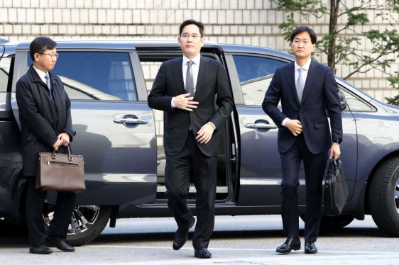 Samsung Electronics Vice Chairman Lee Jae-yong arrives at the Seoul High Court on November 22, 2019 in Seoul, South Korea.