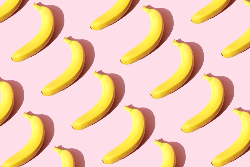 Repeated banana on the pink background