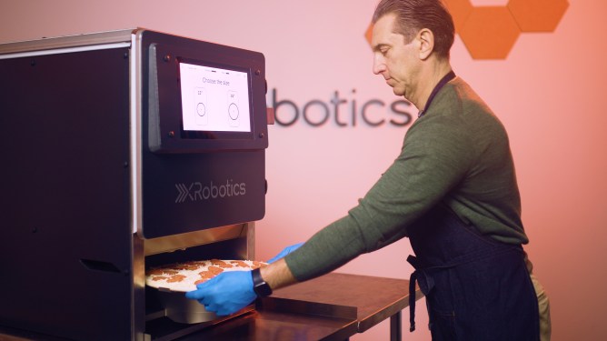 XRobotics, XPizza Cube, robotics, restaurant tech