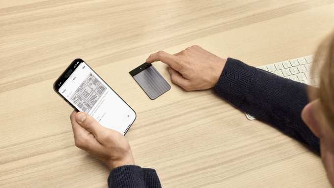 An Image showing a person using Plaud AI notetaker while adding an image to notes using Plaud's app