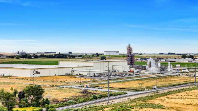 Sila's new factory sits amid farm fields in Moses Lake, Washington.